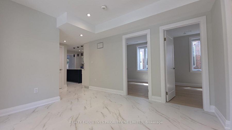 10 Lascelles Boulevard #Main - Photo 6 of 20