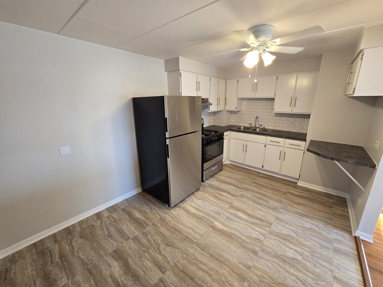 11013 S Lloyd Dr #12 - Photo 2 of 24