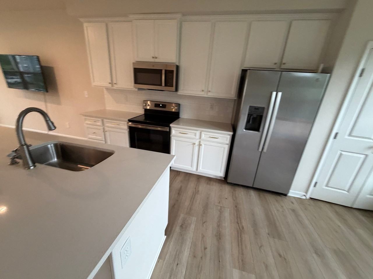 3310 Beeler Ln - Photo 3 of 36