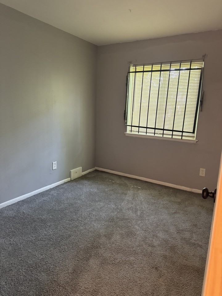 18449 Albany St #1 - Photo 4 of 10
