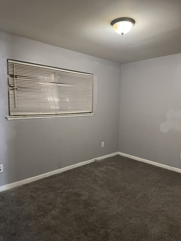 18449 Albany St #1 - Photo 6 of 10