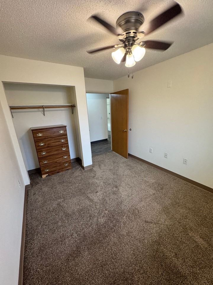 PIONEER BLUFF APARTMENTS - Photo 6 of 49