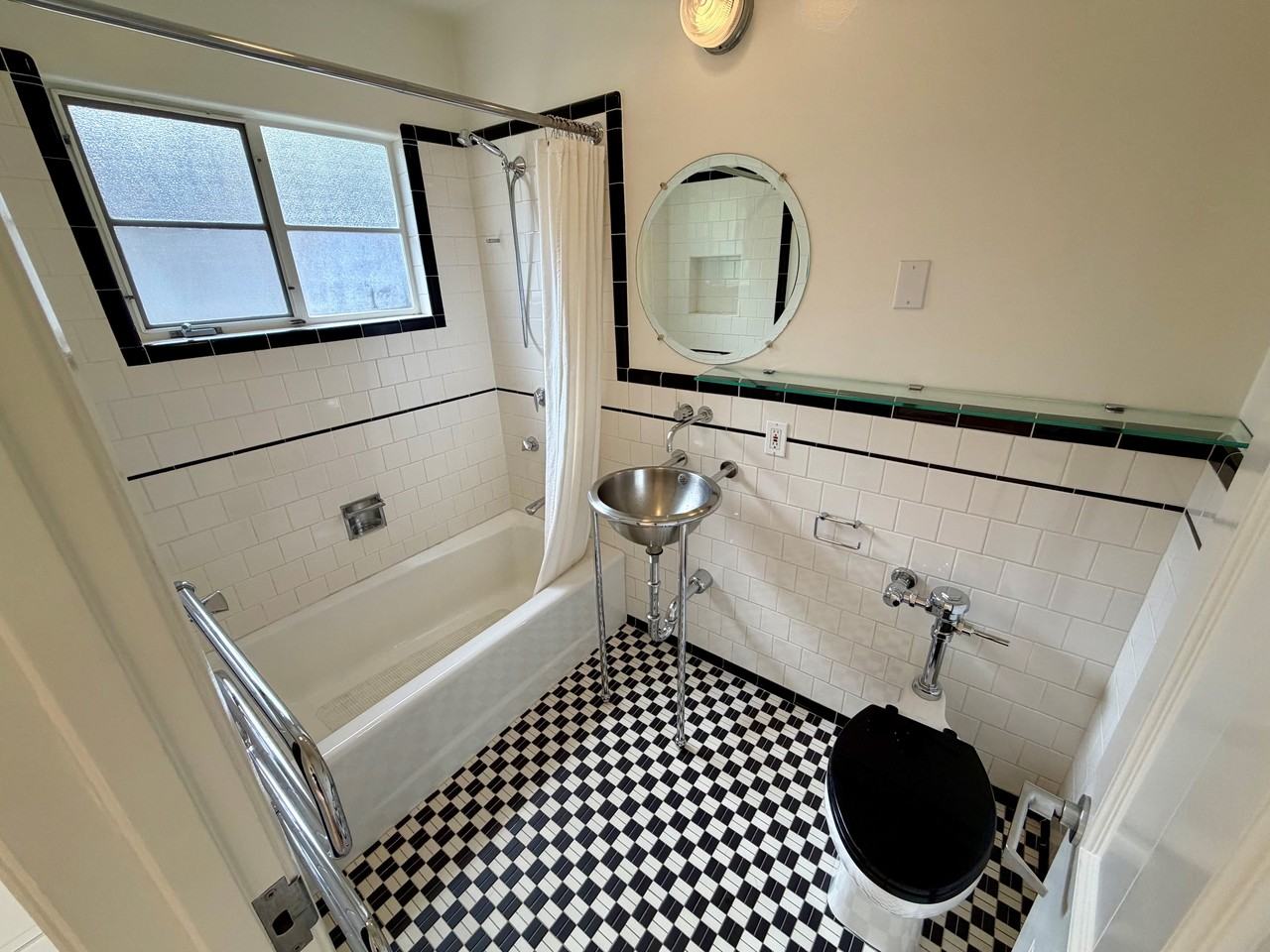 4321 Finley Ave #4321 - Photo 6 of 8