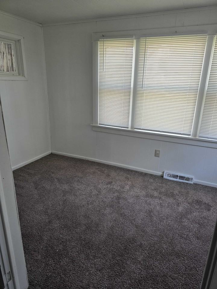 522 N 4th St #1 - Photo 3 of 11