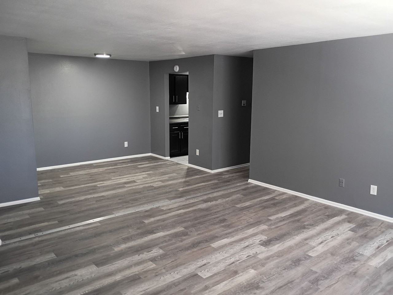 4031 50th St - Photo 4 of 8