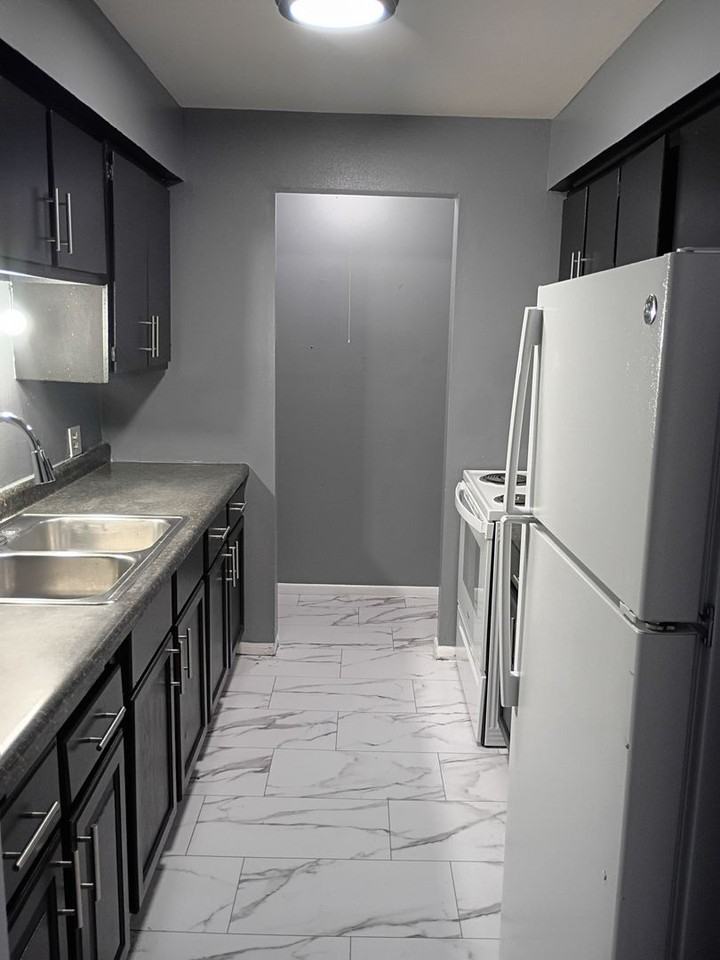 4031 50th St - Photo 3 of 8