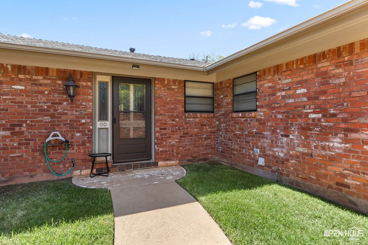 4805 Big Bend Dr #1 - Photo 2 of 31