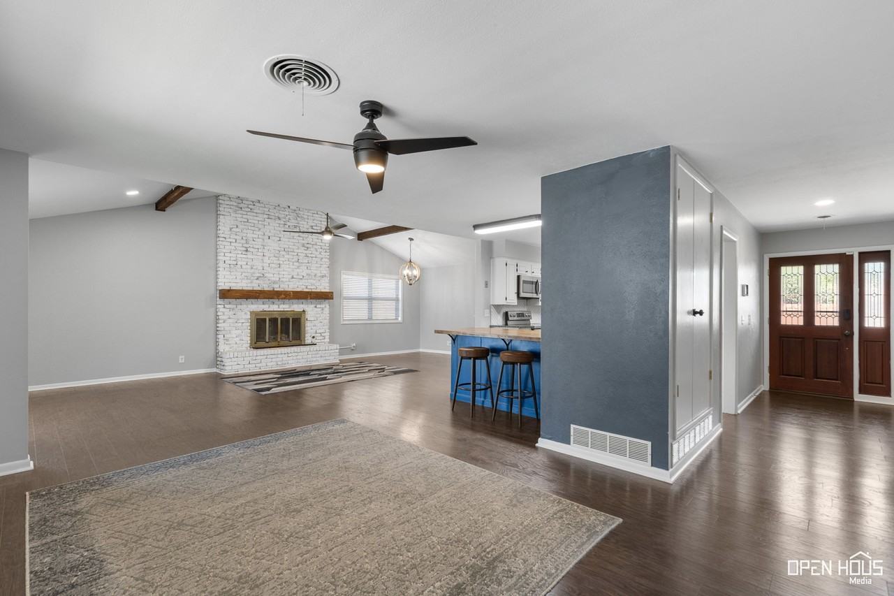 4805 Big Bend Dr #1 - Photo 3 of 31