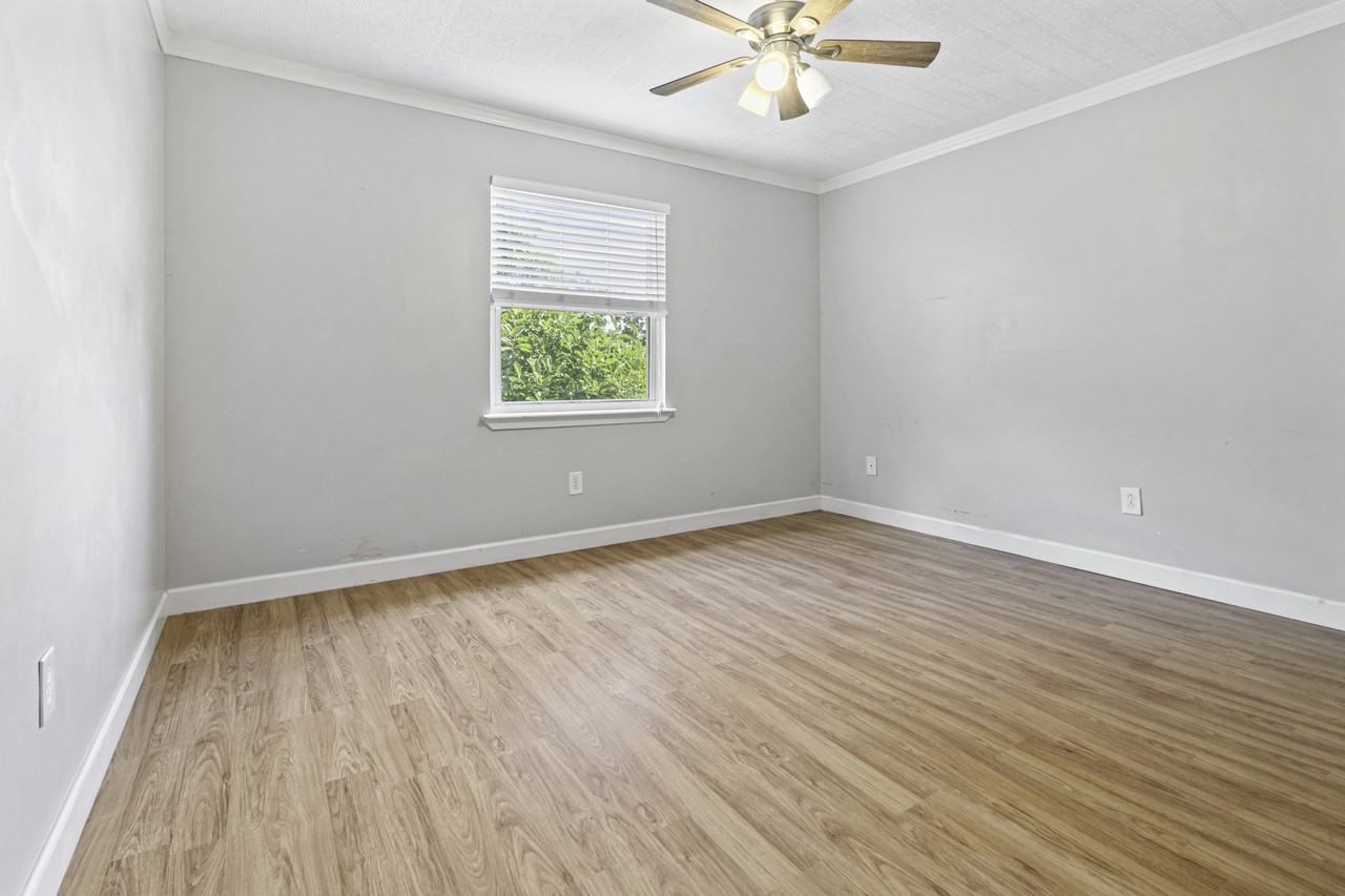 421 Holy Cross Pl #1 - Photo 6 of 16