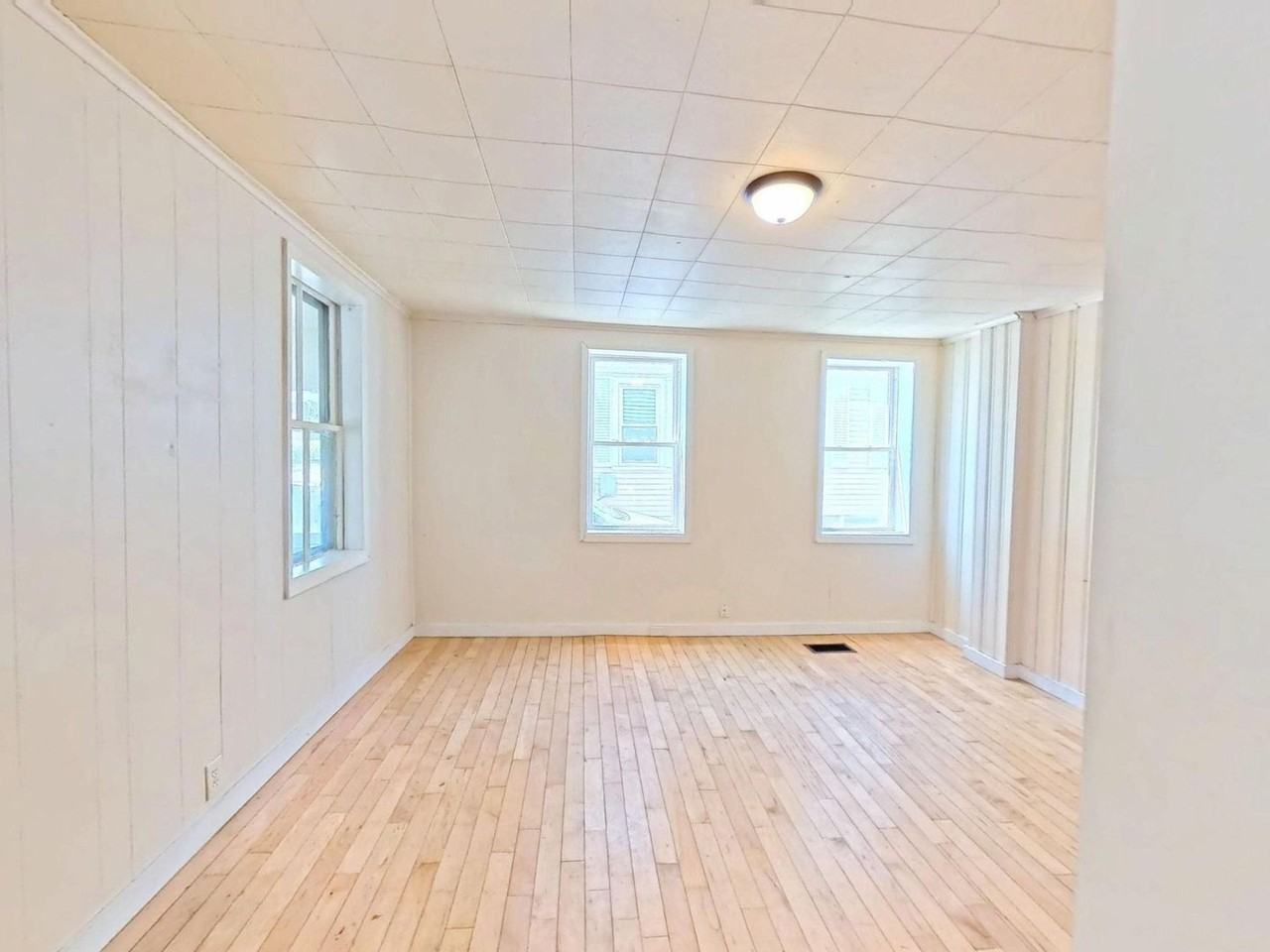 30 Chase St - Photo 3 of 43