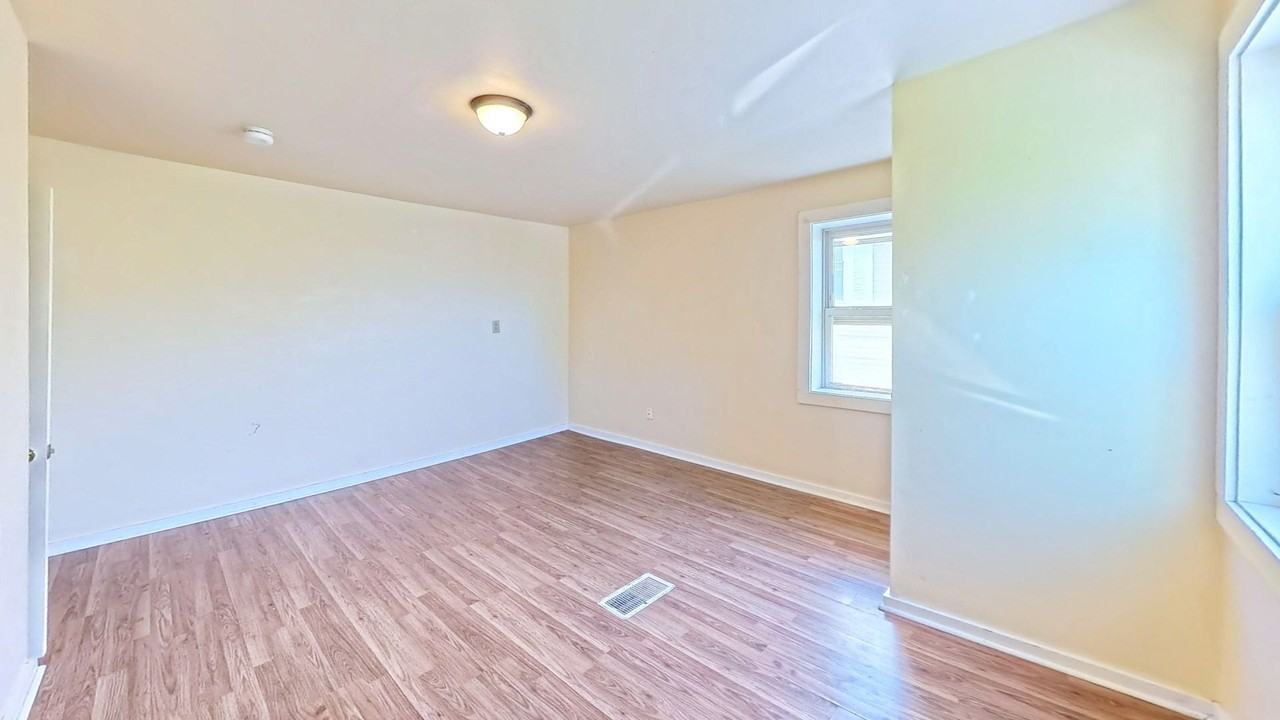 30 Chase St - Photo 4 of 43