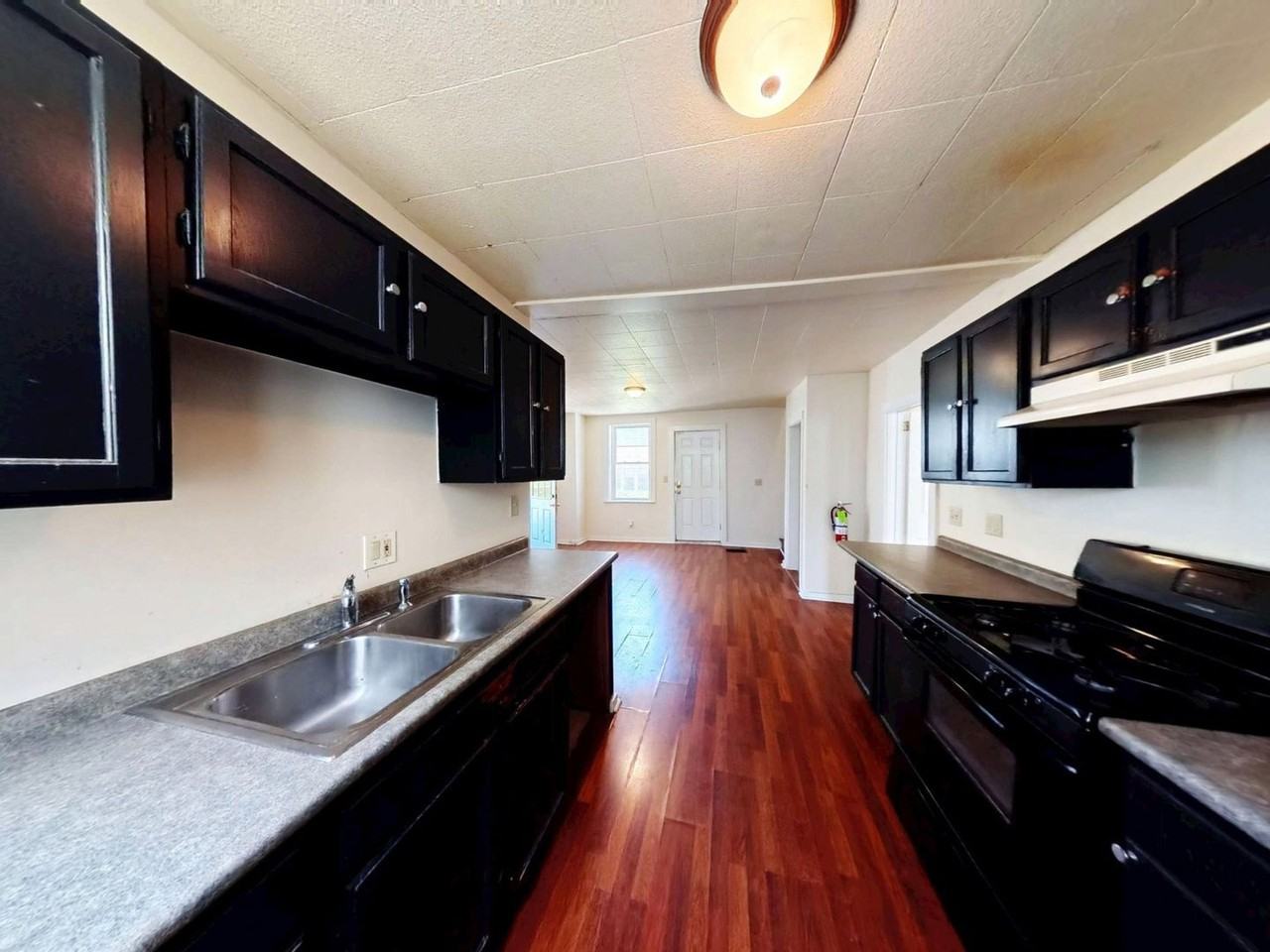 30 Chase St - Photo 5 of 43