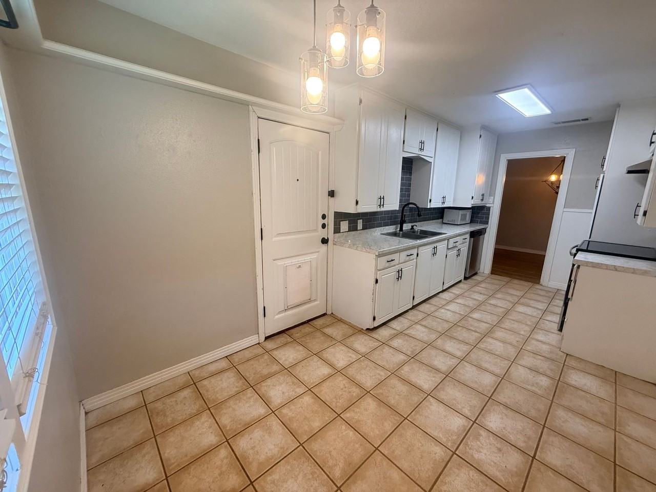 3813 33rd St - Photo 4 of 11