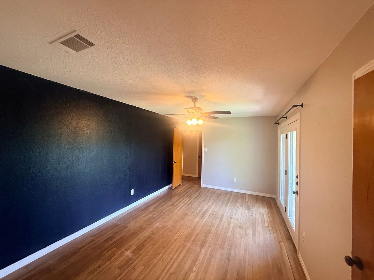 3813 33rd St - Photo 5 of 11