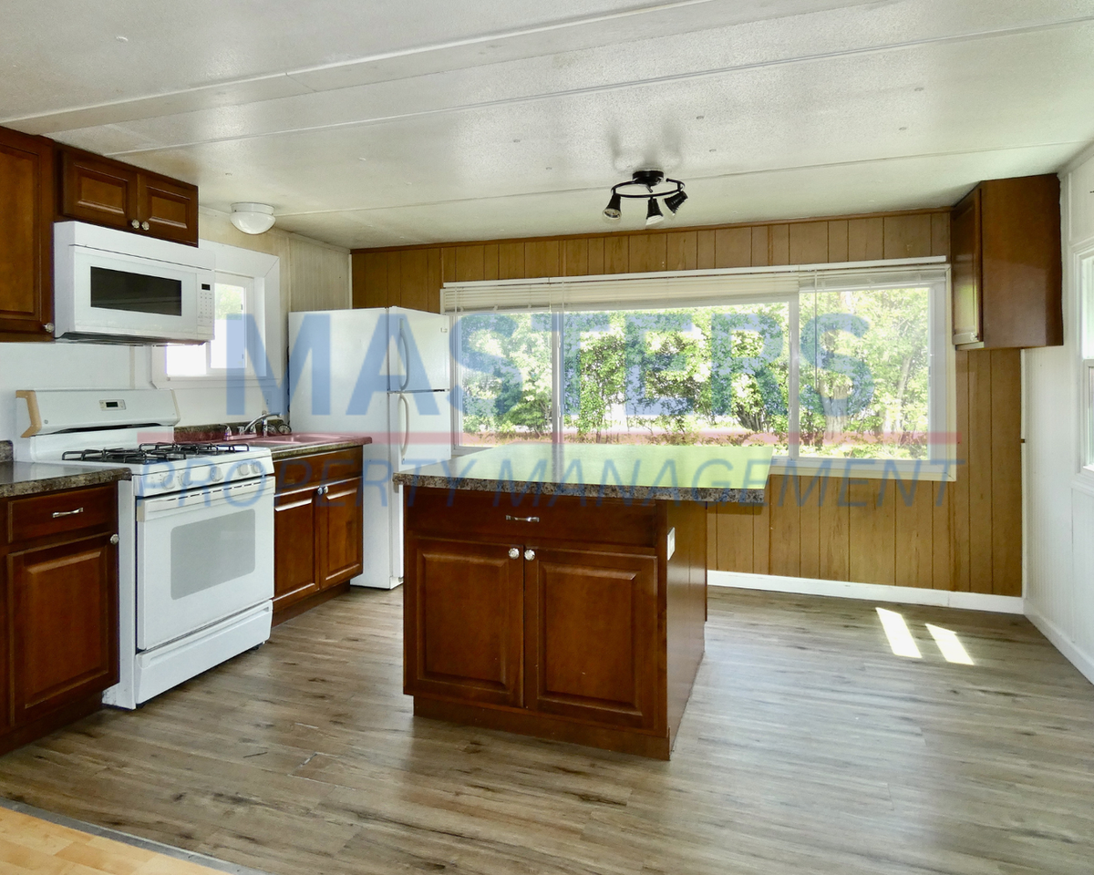 10635 Ford Rd - Photo 2 of 27