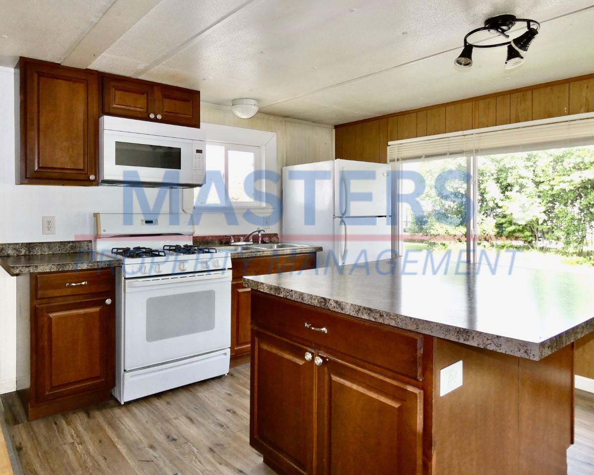 10635 Ford Rd - Photo 3 of 27