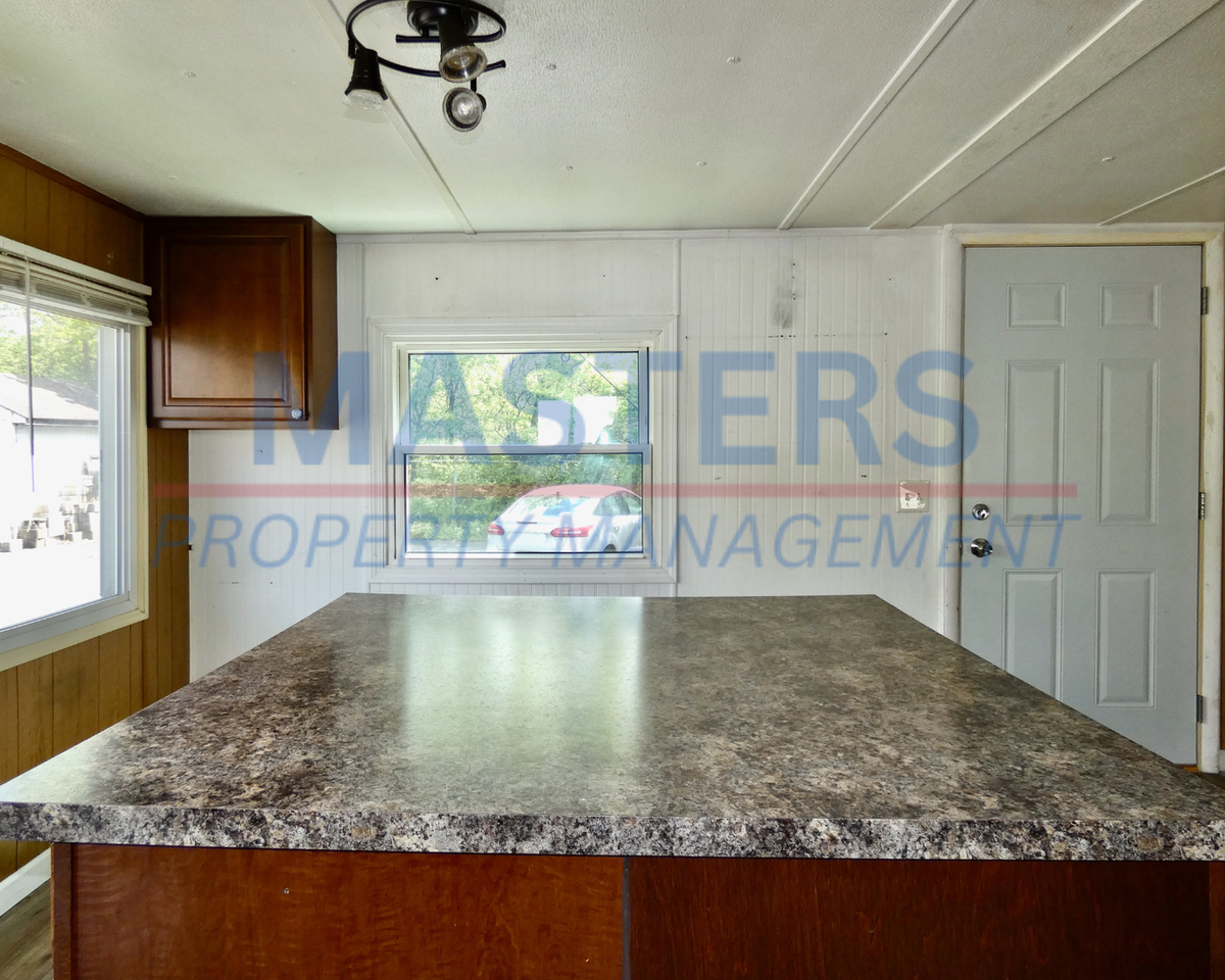 10635 Ford Rd - Photo 5 of 27
