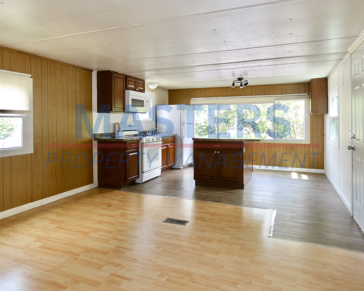 10635 Ford Rd - Photo 7 of 27