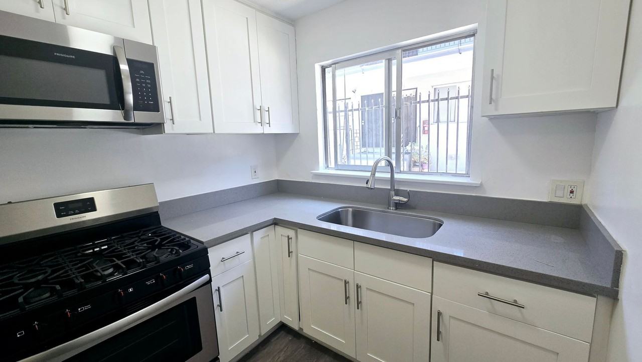 Westmont Apartments LLC - Photo 5 of 40