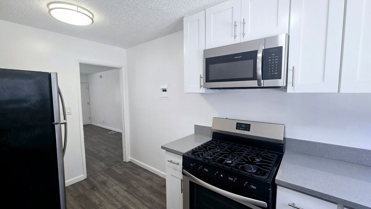 Westmont Apartments LLC - Photo 6 of 40
