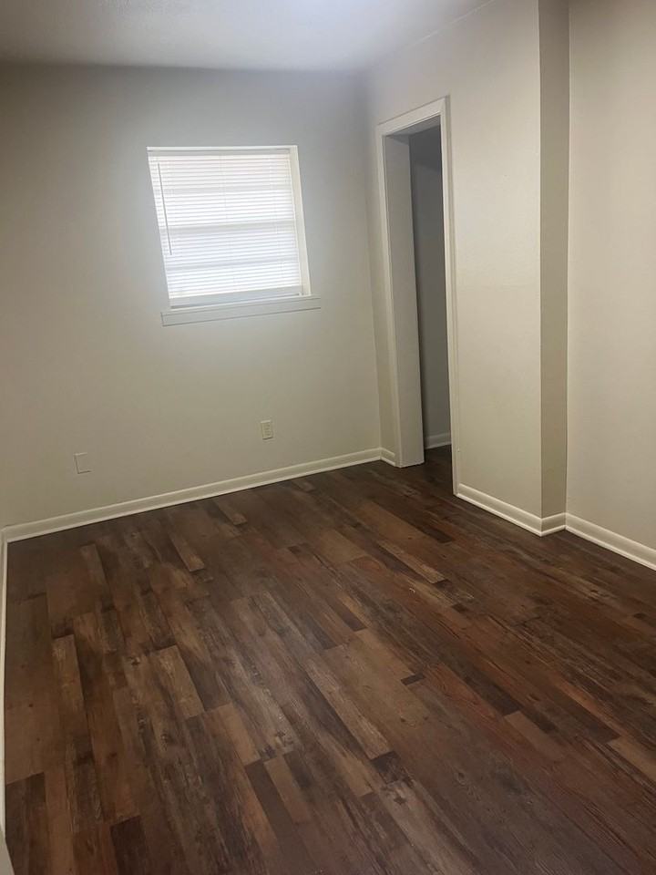 Longstreth Apartments - Photo 2 of 14