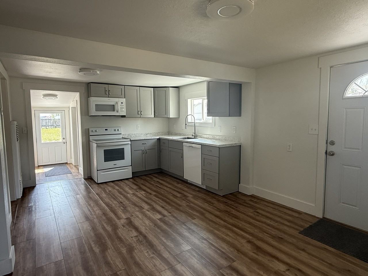 1303 Lake Elmo Dr - Photo 4 of 15
