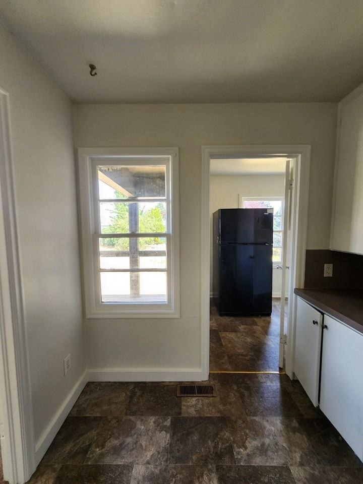 111 Jennings St - Photo 6 of 12