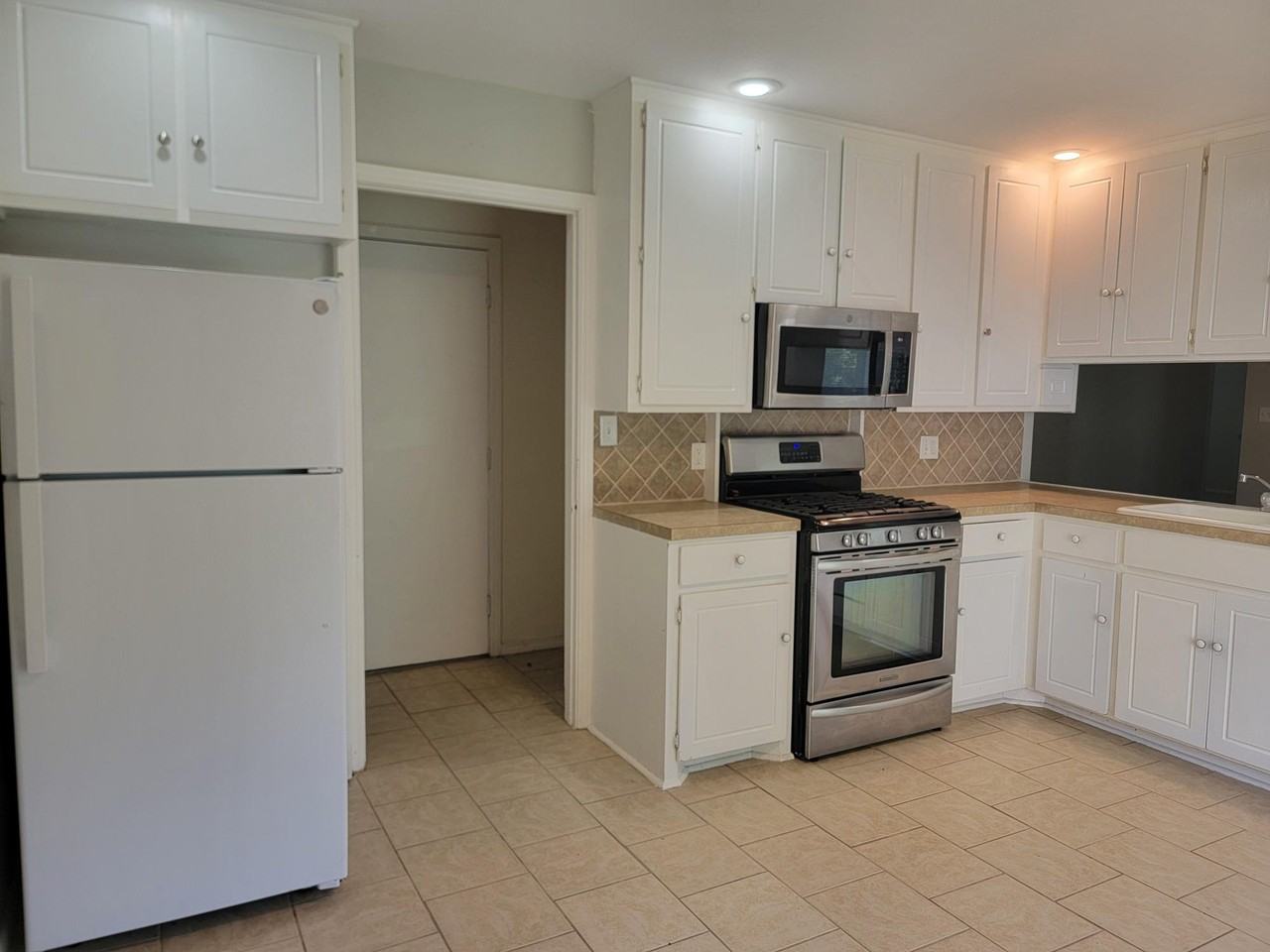 2817 Franklin Dr #1 - Photo 4 of 14