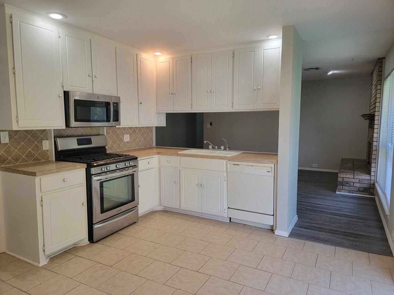 2817 Franklin Dr #1 - Photo 5 of 14