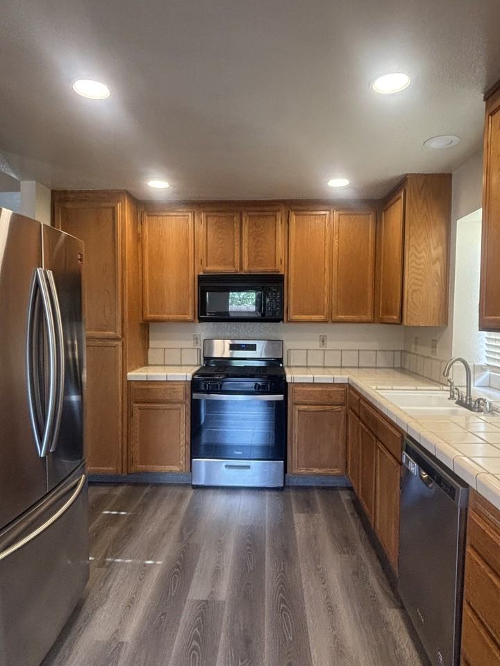 3431 Arizona Ave #1 - Photo 4 of 18