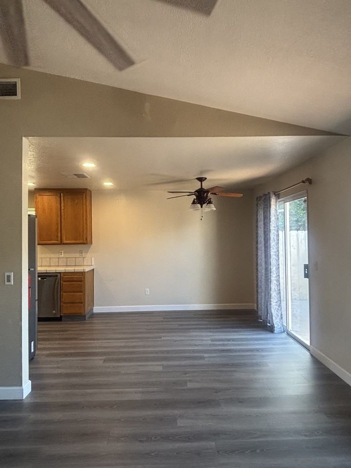 3431 Arizona Ave #1 - Photo 6 of 18