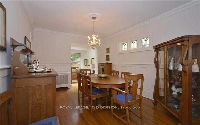 311 Chaplin Crescent - Photo 4 of 16
