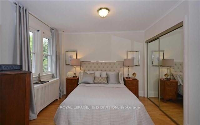 311 Chaplin Crescent - Photo 12