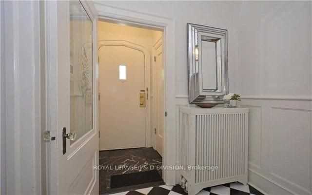 311 Chaplin Crescent - Photo 3 of 16