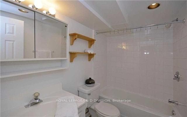 311 Chaplin Crescent - Photo 16