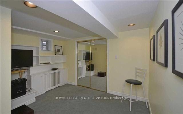 311 Chaplin Crescent - Photo 15
