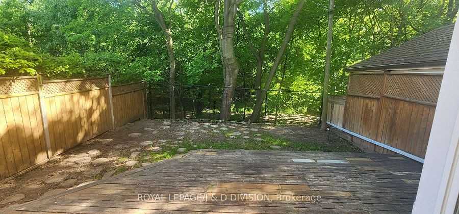 311 Chaplin Crescent - Photo 14