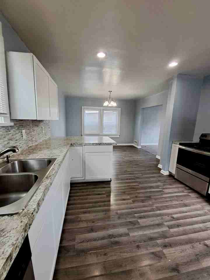 161 S Harbine Ave #1 - Photo 5 of 10