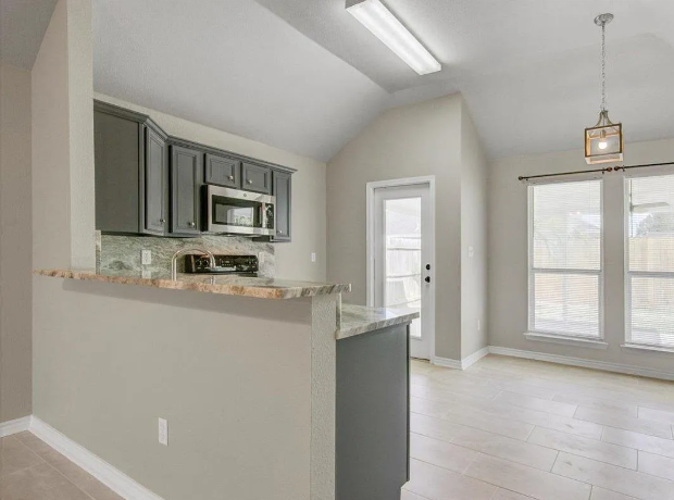 5780 Shadowbend Cir S #1 - Photo 3 of 10