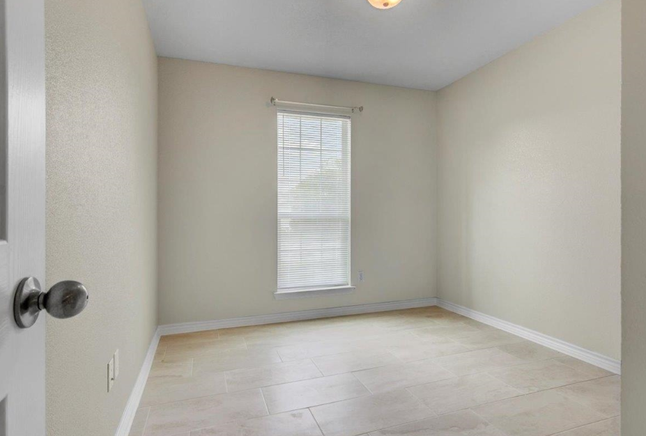 5780 Shadowbend Cir S #1 - Photo 5 of 10