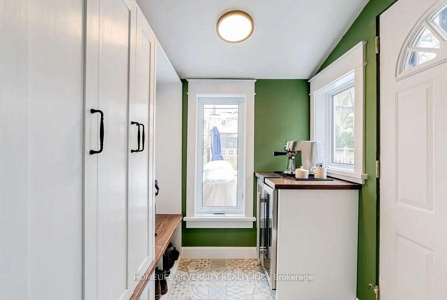 114 Springdale Boulevard - Photo 5 of 22