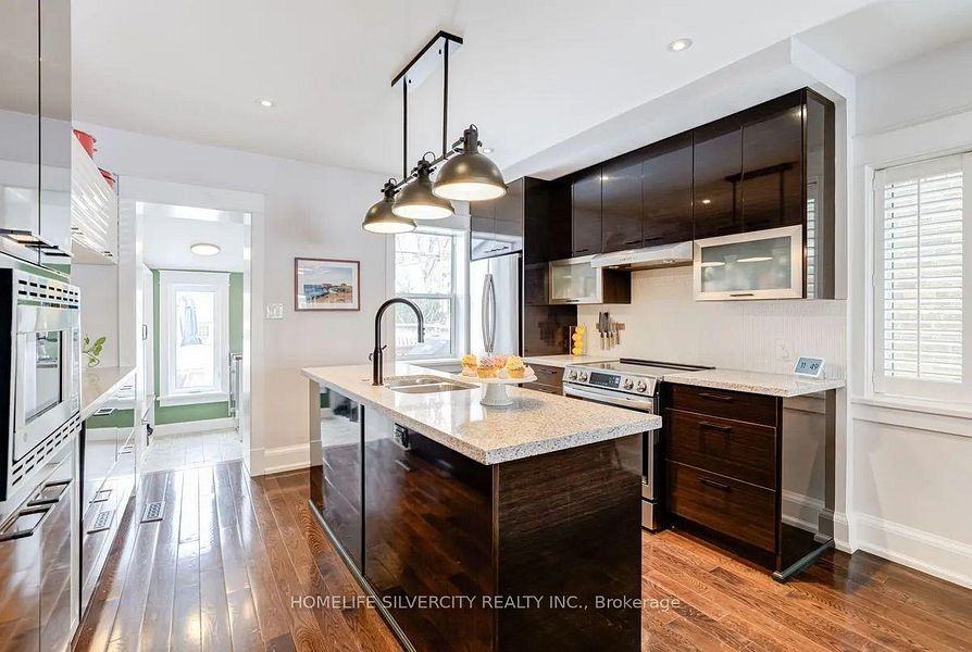 114 Springdale Boulevard - Photo 4 of 22