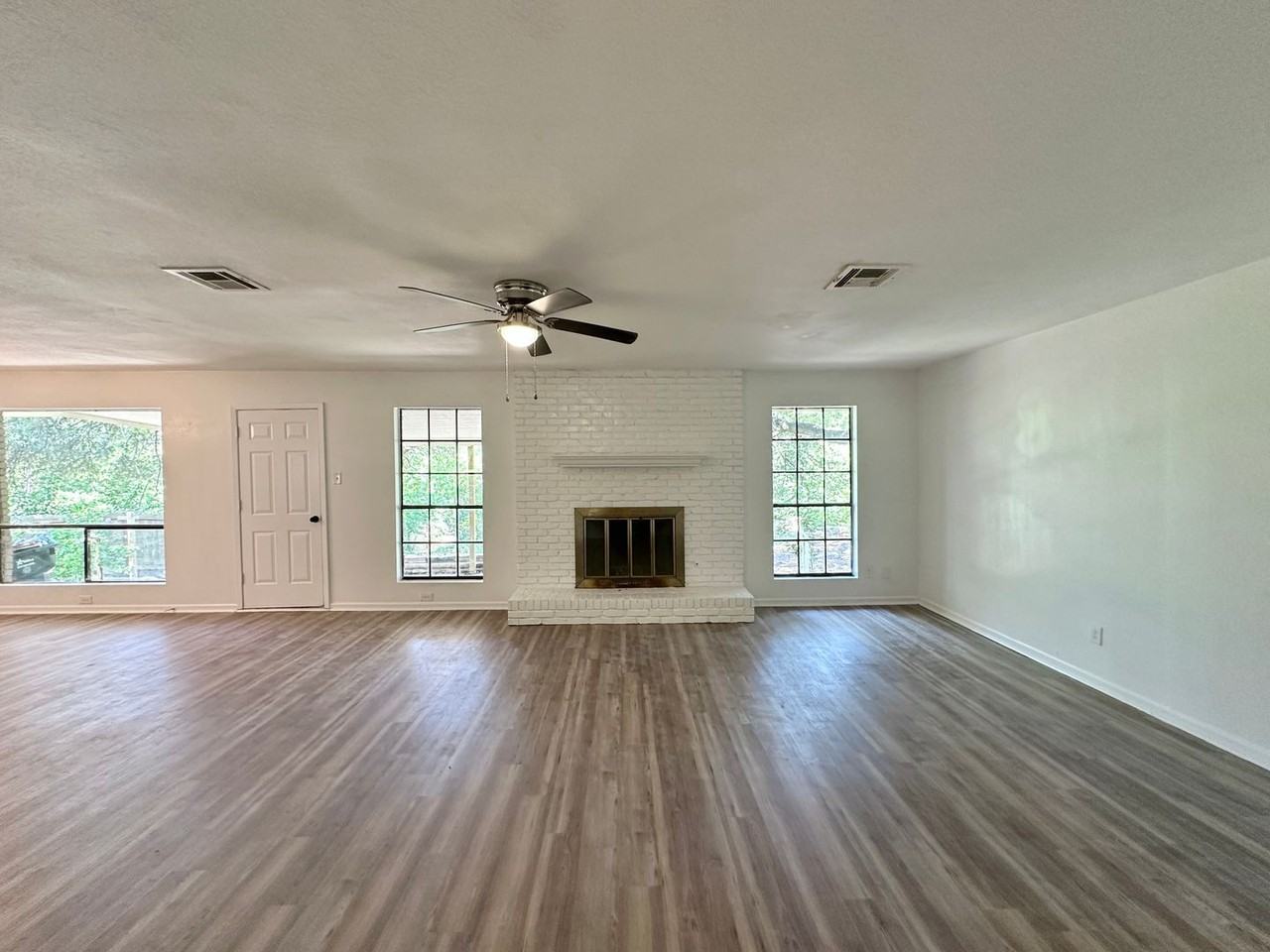 3822 Valley View Dr - Photo 2 of 34