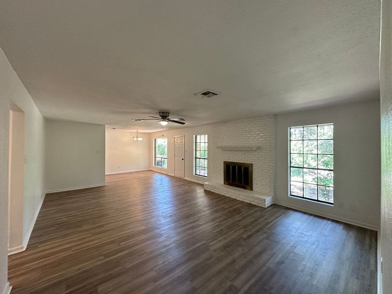3822 Valley View Dr - Photo 3 of 34