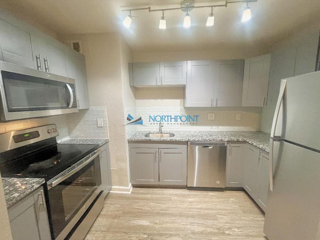 3710 Wyandotte St - Photo 5 of 15