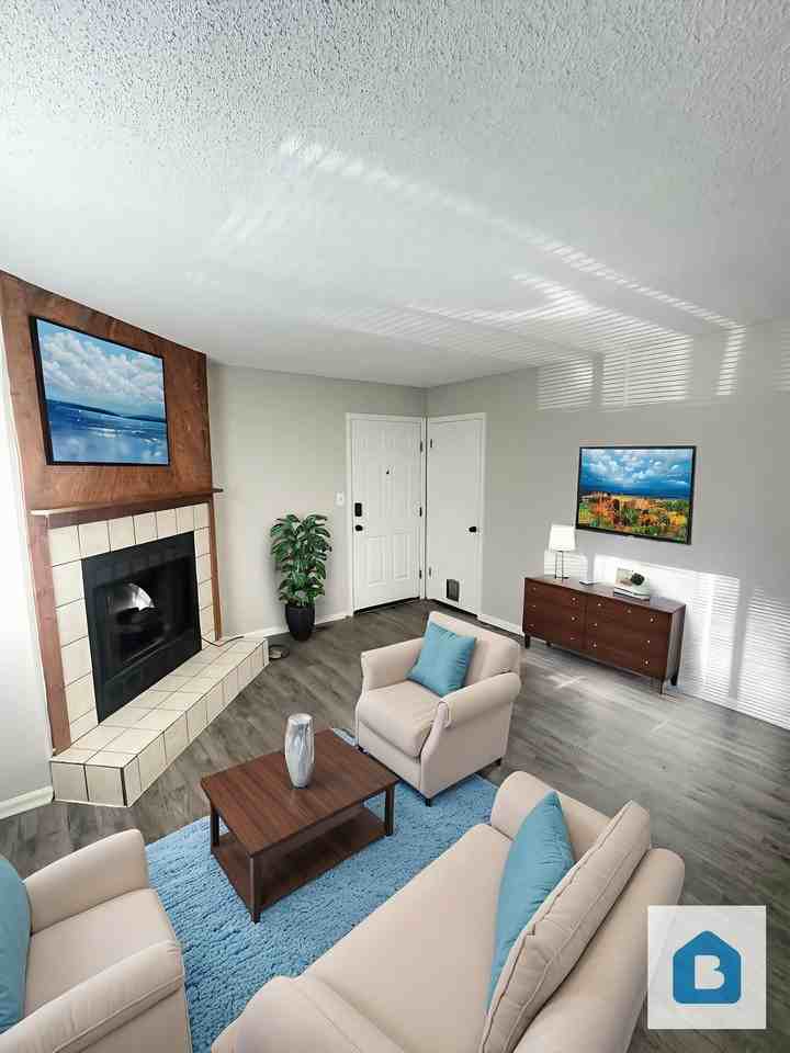 435 W Van Buren - Photo 2 of 5