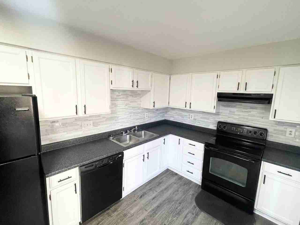 435 W Van Buren - Photo 3 of 5