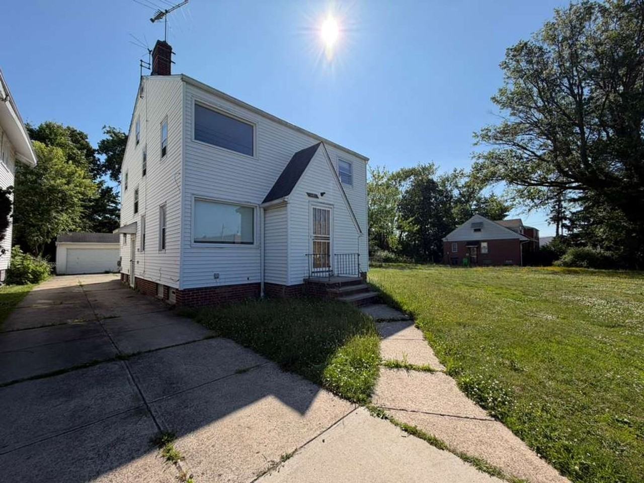 1482 Dille Rd - Photo 2 of 34