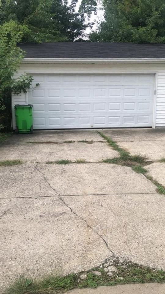 1482 Dille Rd - Photo 3 of 34