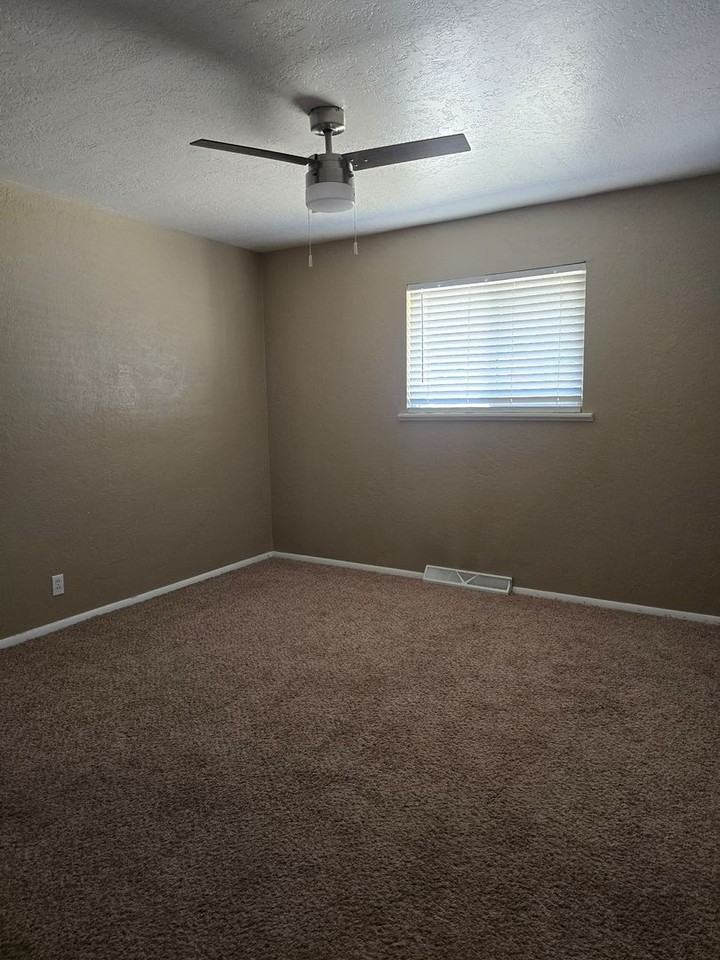 1409 Zuni Pl - Photo 7 of 9